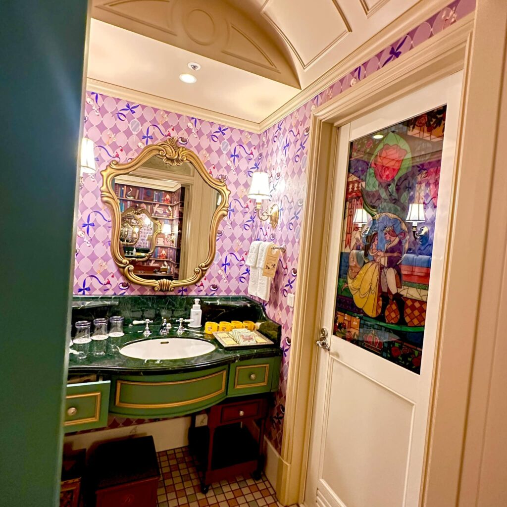 รีวิวห้องพักเบลล์ BEAUTY AND THE BEAST ในโรงแรม TOKYO DISNEYLAND HOTEL